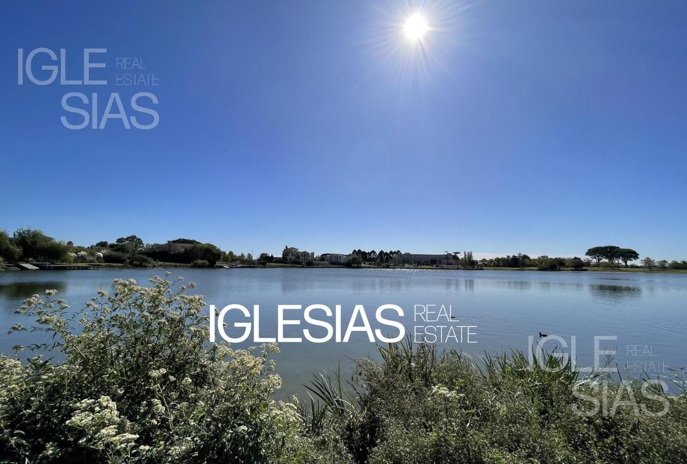 Lote al lago central — foto 1
