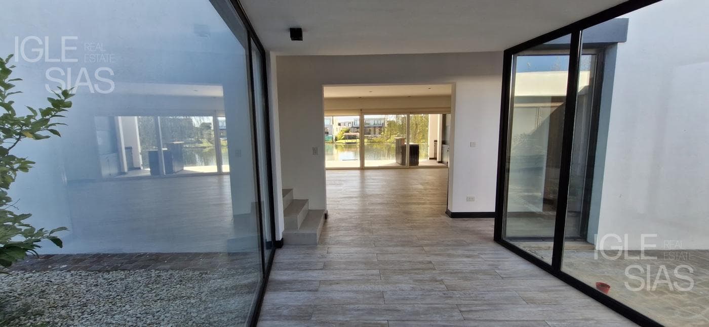 AV de los Lagos al 1000 — foto 4