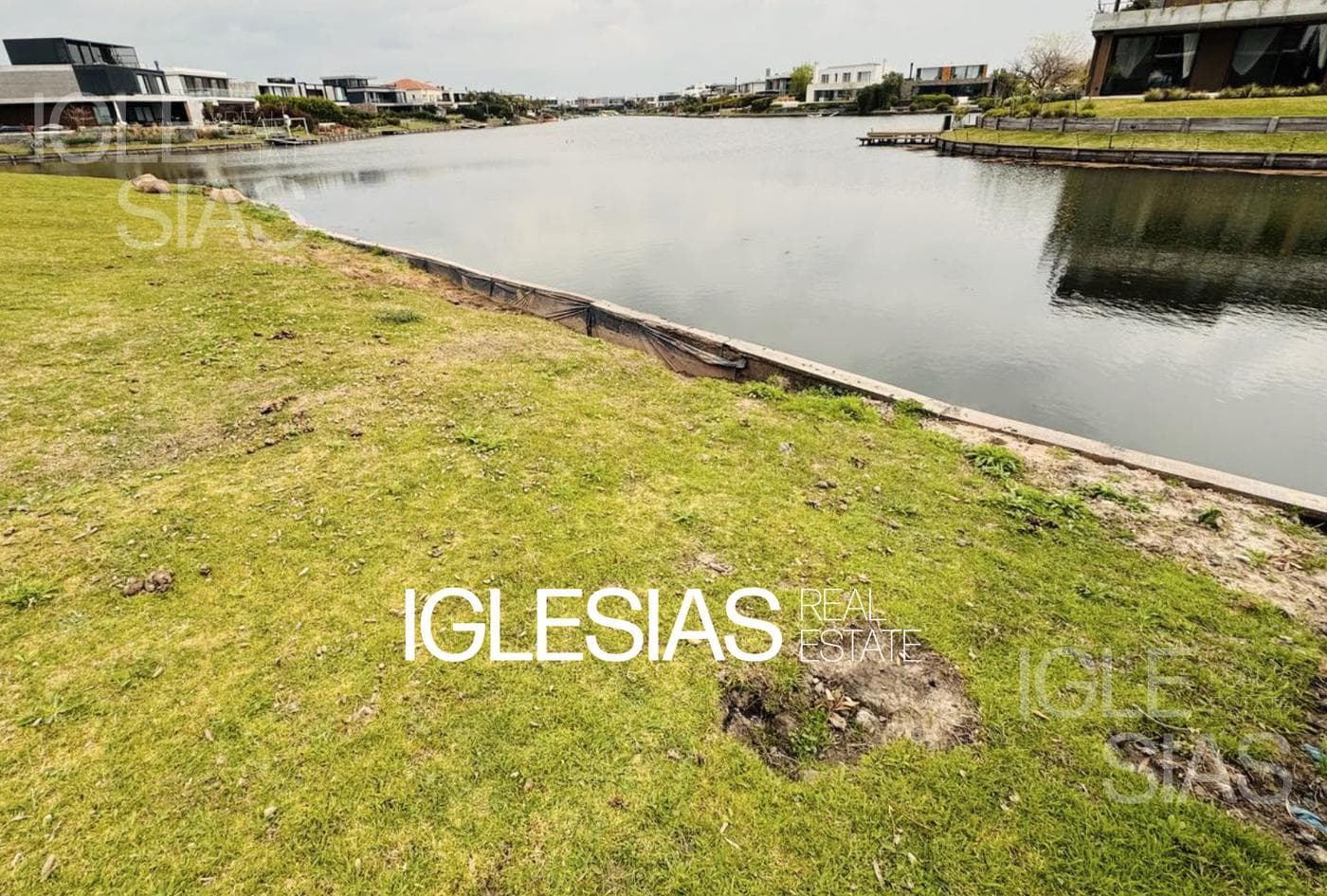 Lote al lago en Virazon — foto 1