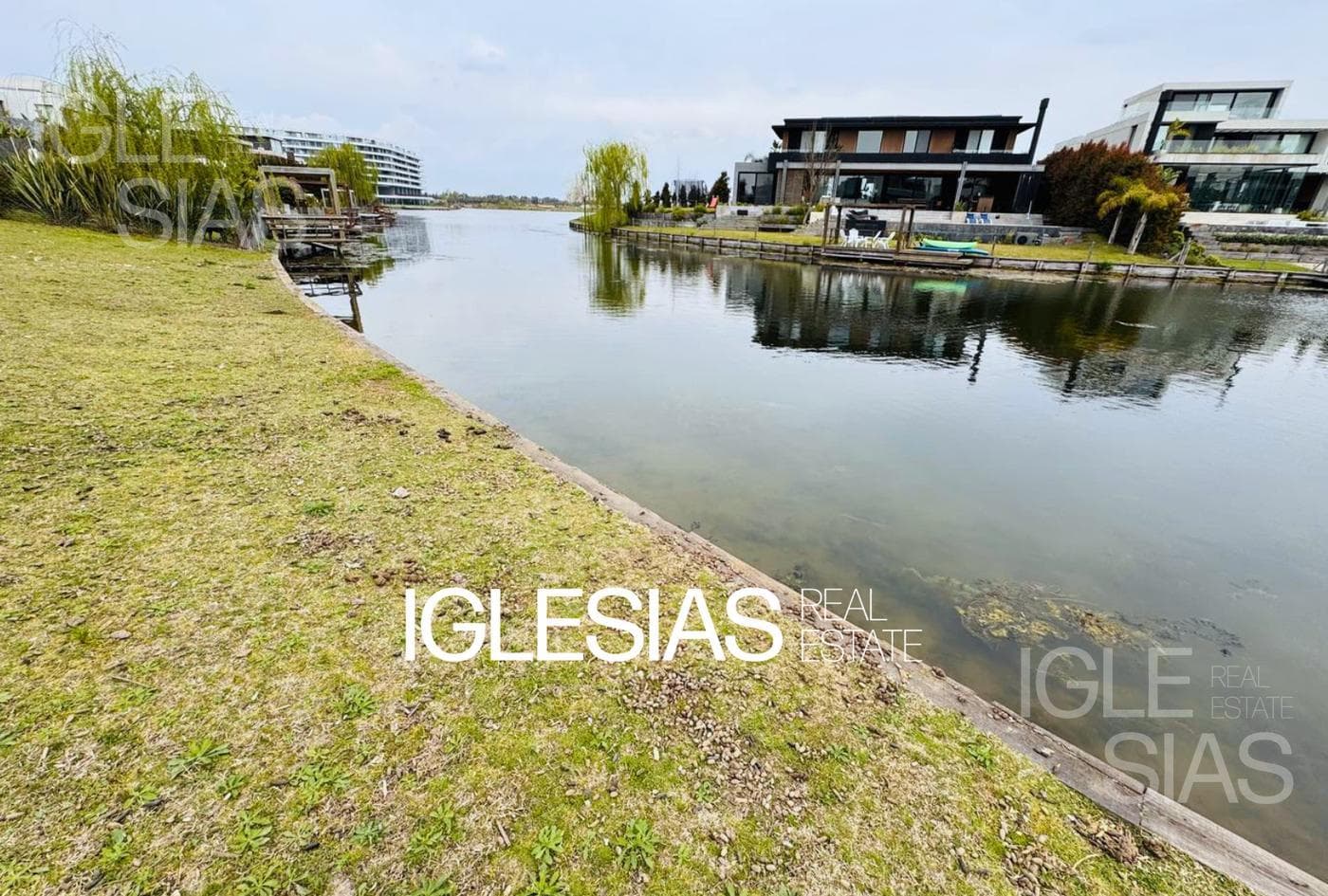 Lote al lago en Virazon — foto 1