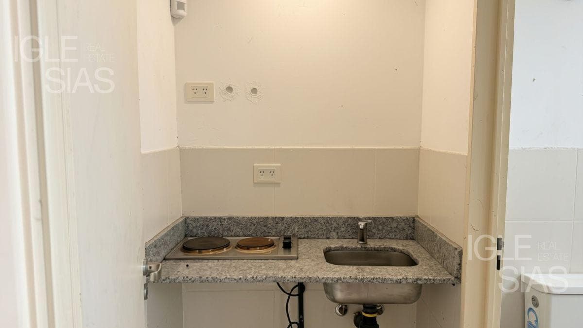 Altos del Encuentro Mall - Av. Gral Juan Domingo Peron al 4100 — foto 4