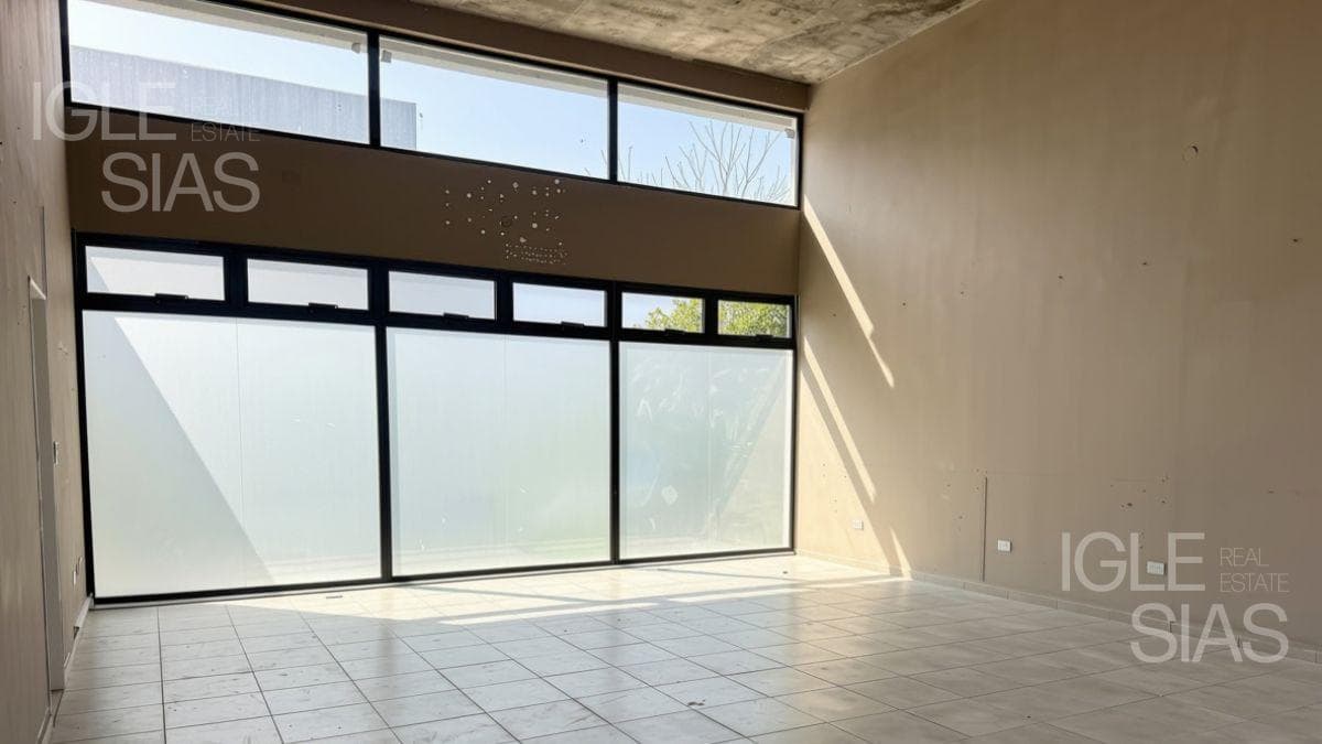 Altos del Encuentro Mall - Av. Gral Juan Domingo Peron al 4100 — foto 5