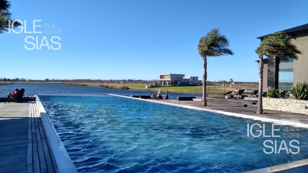 Lote al agua en El Naudir — foto 2